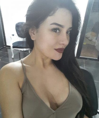Baştan çıkaran kaprissiz kadın Azize