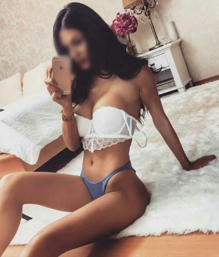 Şımarık kendi yeri olan escort Leman