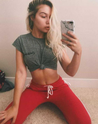 Alev-alev ön sevişme yapan escort Beyza