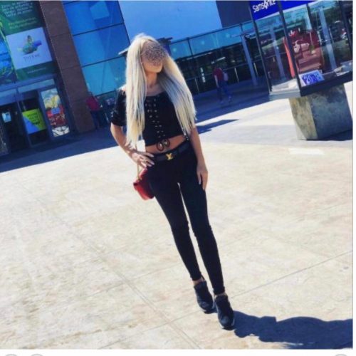 Cazibeli sarışın kız Ceyda