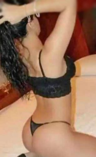 Cıvıl-cıvıl kaprissiz hatun Piraye