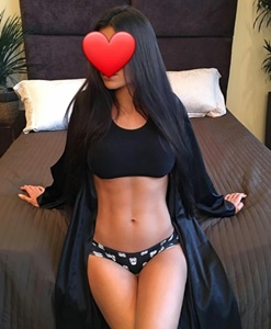 Gösterişli masaj yapan kadın Candan