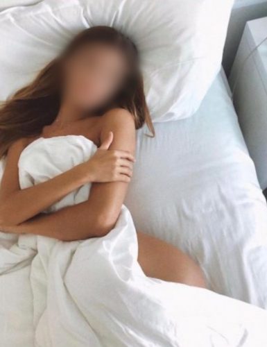 Kusursuz esmer escort Kamelya